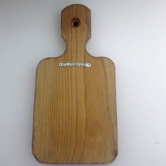 Cutting Board Decorative Strawberries Daisies Wood - Picture 2 of 4